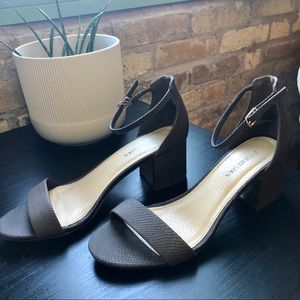 SNAKESKIN TEXTURED BLOCK SANDAL